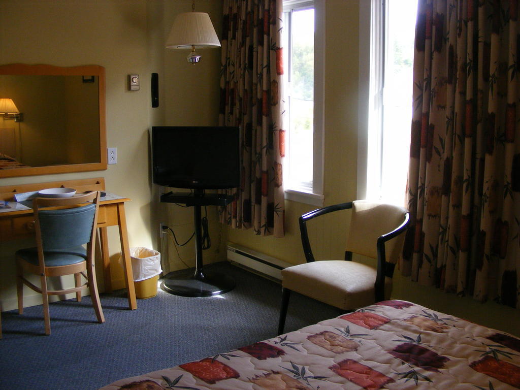 Hotel Motel Bon Accueil Rivière-la-Madeleine Esterno foto