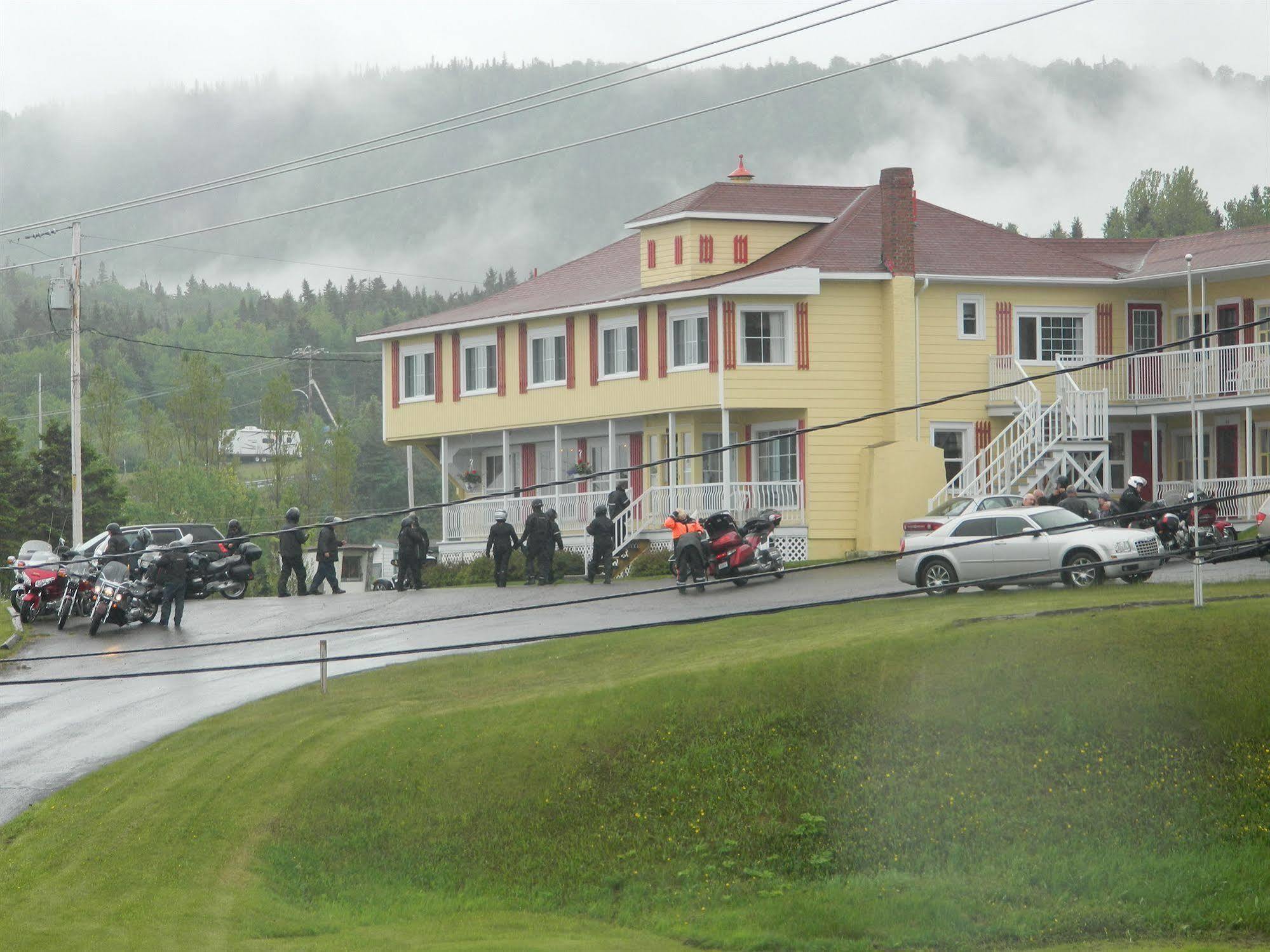 Hotel Motel Bon Accueil Rivière-la-Madeleine Esterno foto