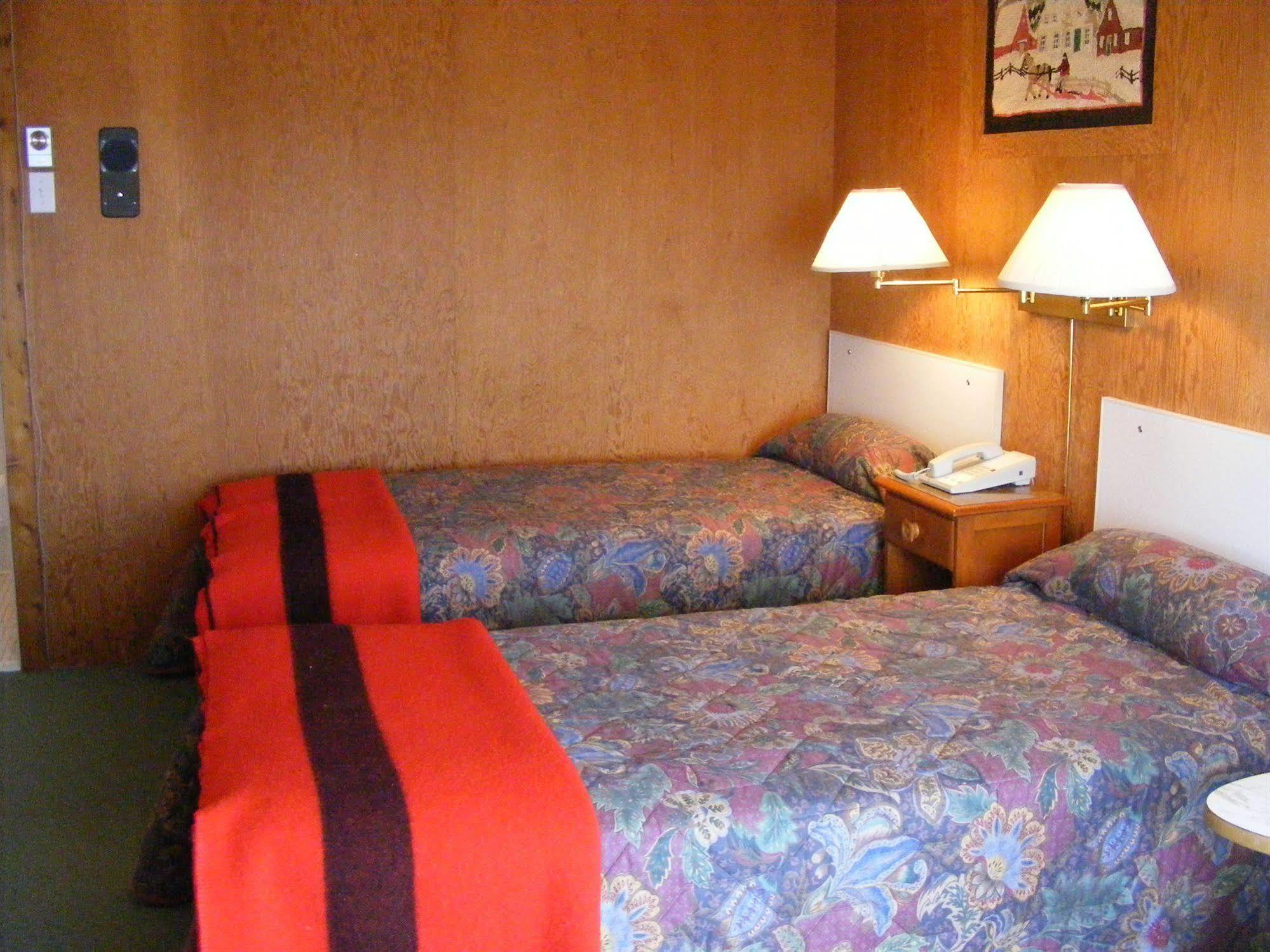 Hotel Motel Bon Accueil Rivière-la-Madeleine Esterno foto